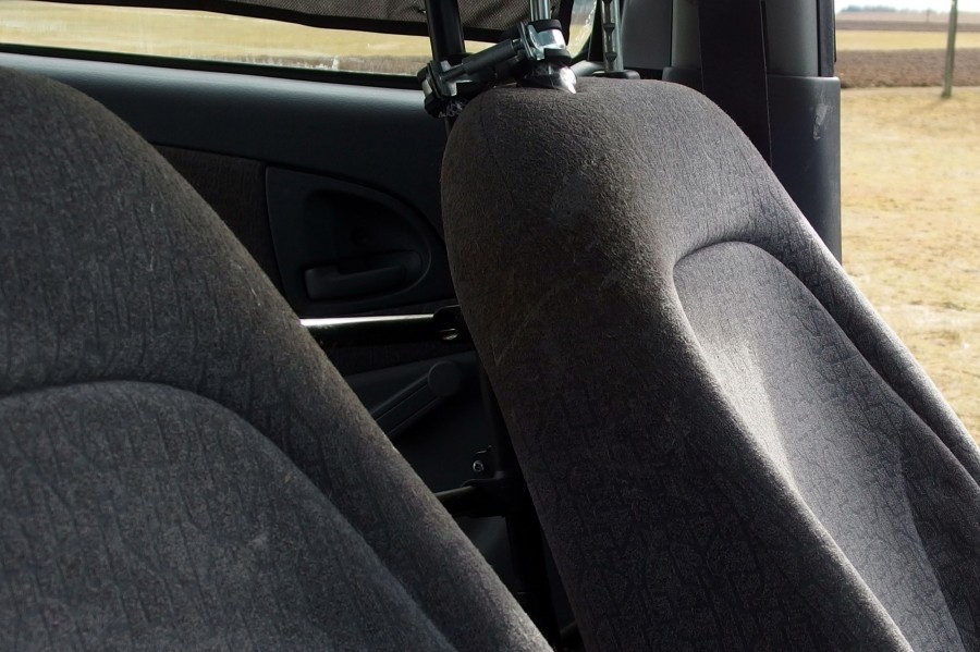 Es ist nicht so schwer alte und verschmutzte Autositze wieder sauber zu bekommen.