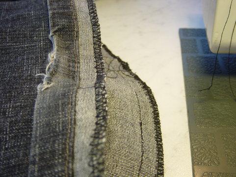 Jeans kürzen und Original-Saum erhalten 3
