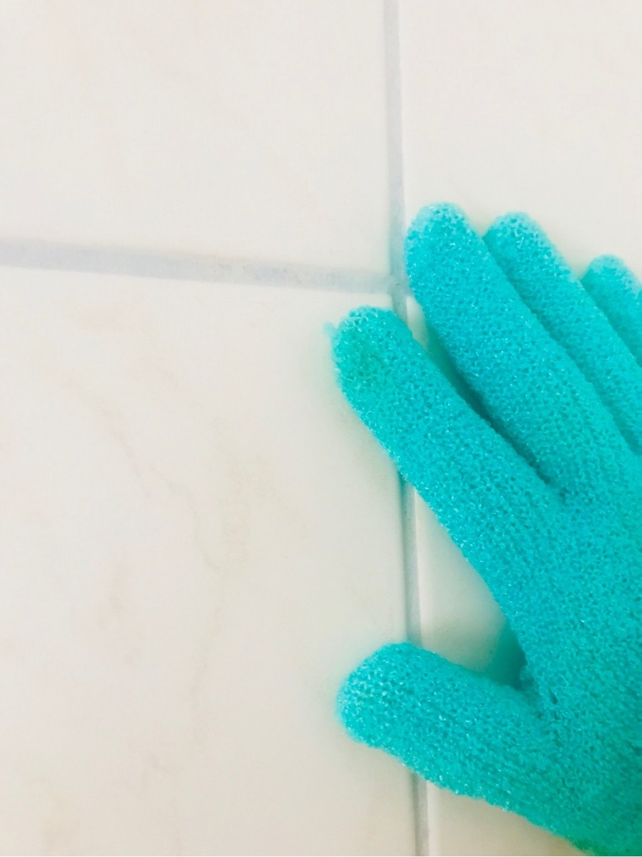 Peeling-Handschuhe lassen sich auch hervorragend zum Putzen verwenden.