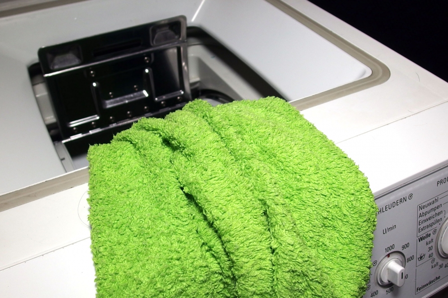 So kann man Verfärbungen durch neue Kleidung in der Waschmaschine vermeiden.