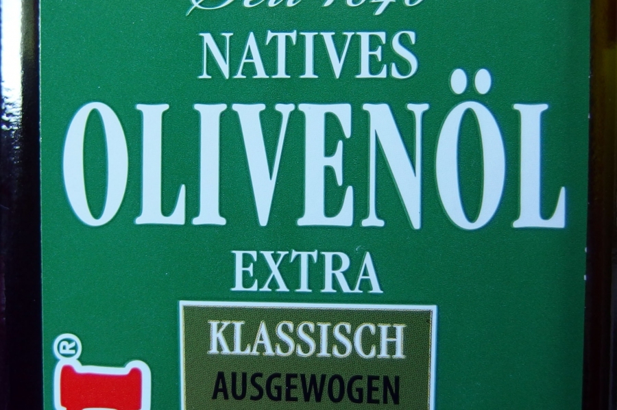 Naturheilmittel gegen Mandelentzündung: Olivenöl gurgeln.