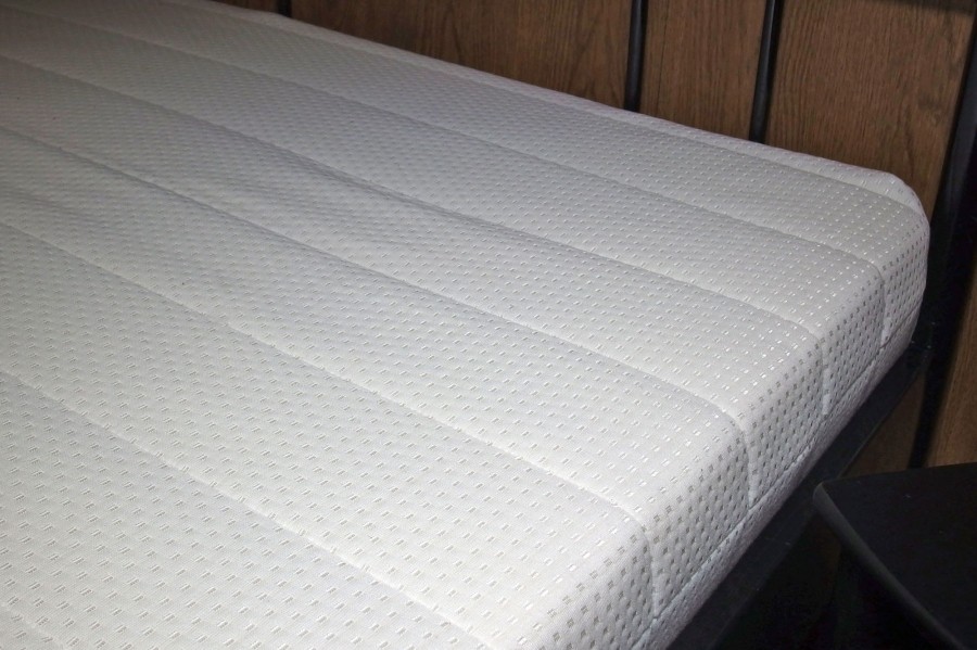 37+ schlau Bild Gelbe Flecken Matratze - Matratze Reinigen Pflegeroutine Und 9 Tipps Gegen Flecken - Die matratze mit einer matratzenauflage verwenden.