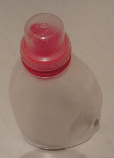 Gefüllte Waschgelflasche