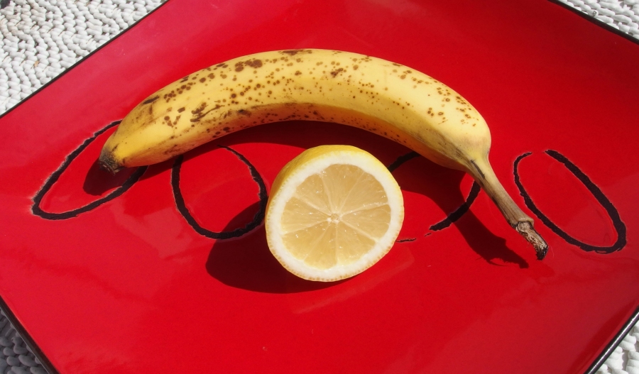 Ganz einfach und köstlich cremig: Bananen-Zitronen-Eiscreme selber machen.