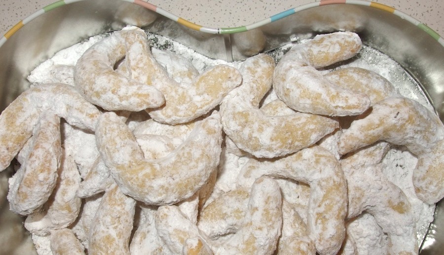 Aus der Weihnachtsbäckerei: Ein Rezept für aus Mürbeteig hergestellte Vanillekipferl (für ca. 100 Stück).