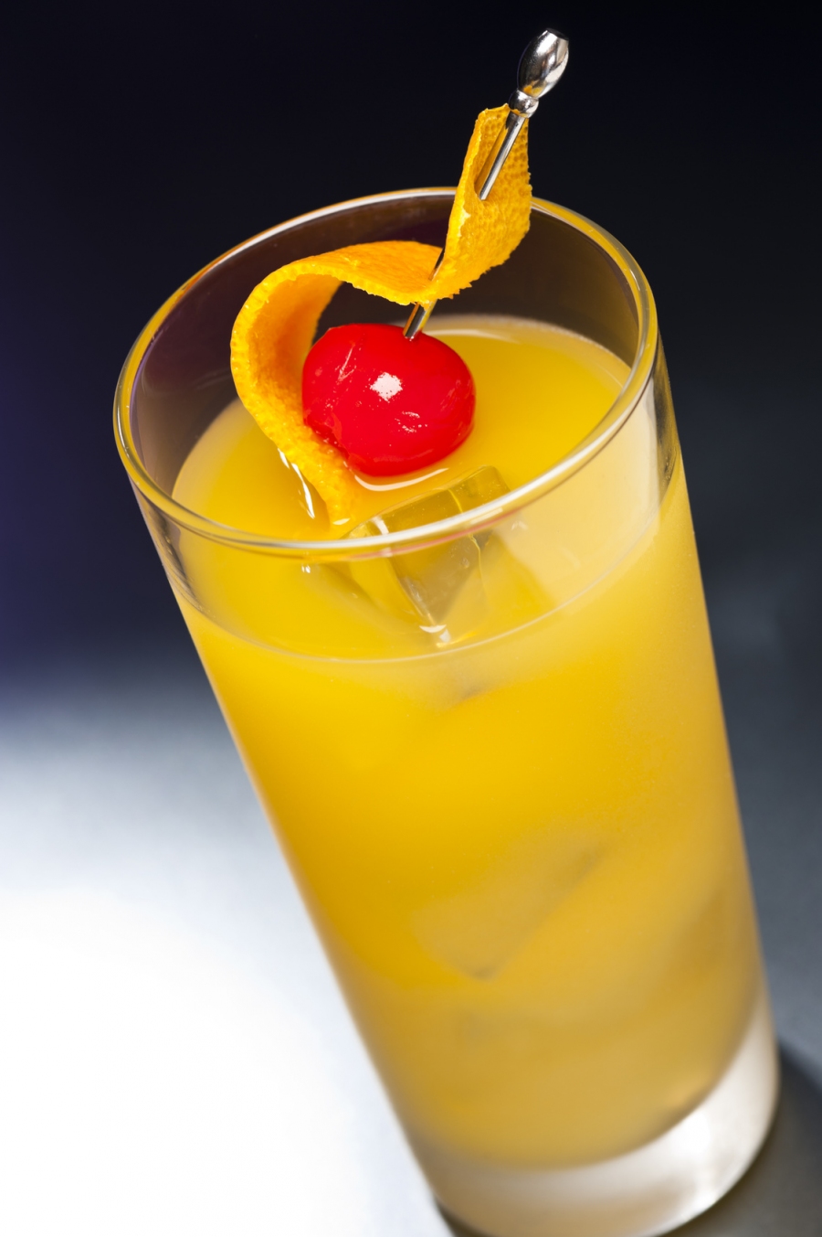Schlammbowle: Leckere Bowle aus Orangensaft, Sekt, Wodka und Vanilleeis (Abbildung ähnlich).
