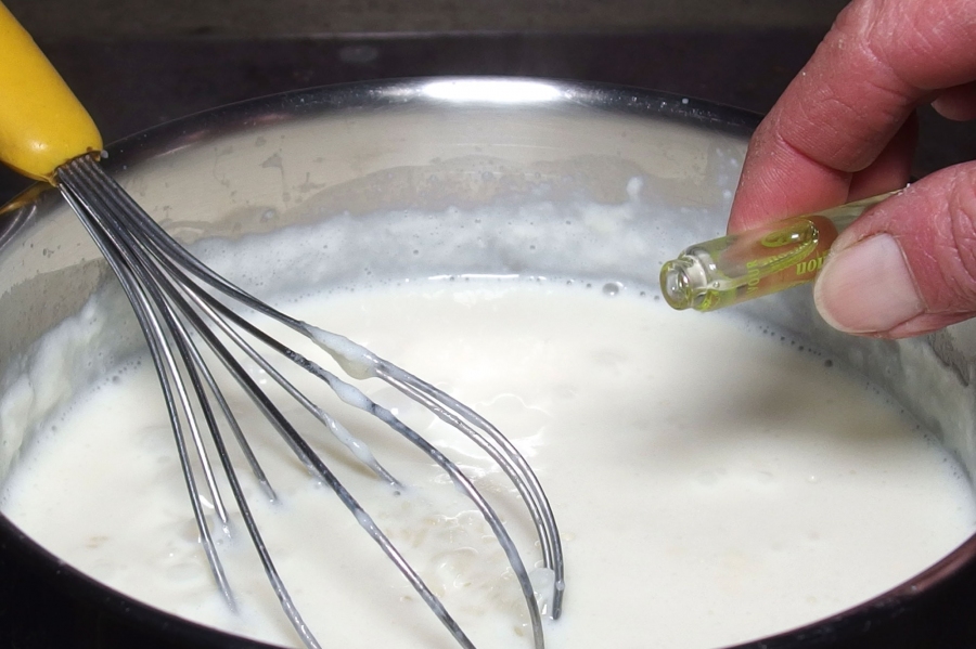 Milchreis mit einem Fläschchen Butter-Vanille verfeinern.