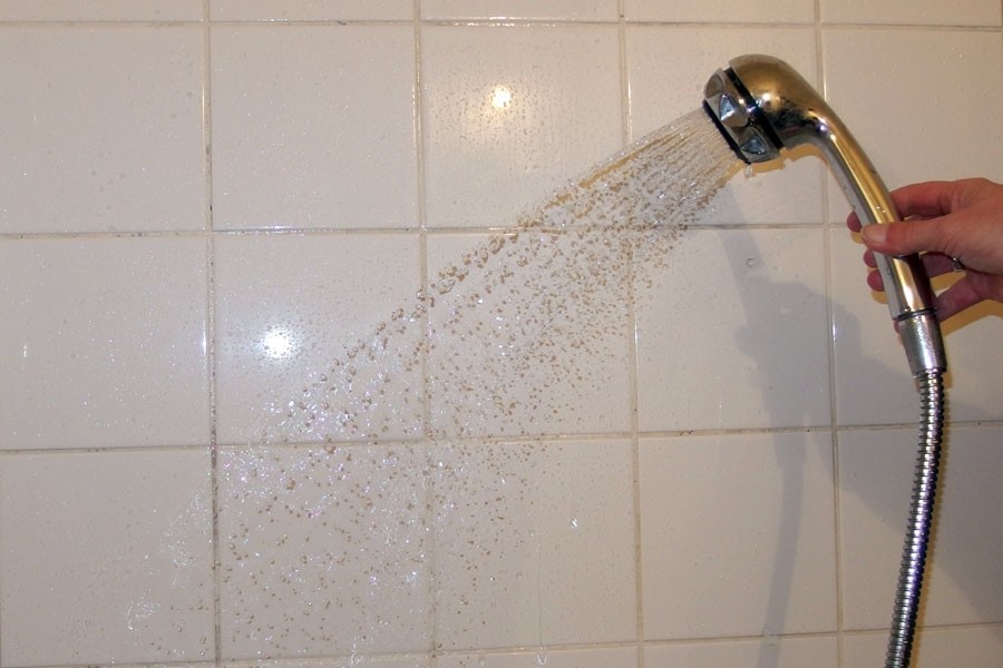 Mit diesem Tipp bleibt die Dusche wie neu.