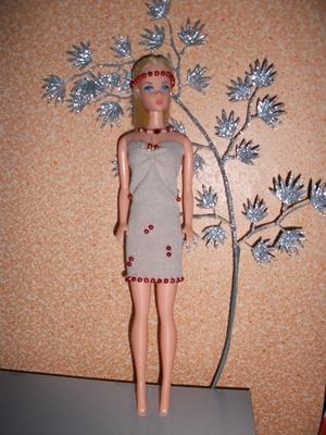 Kleidung für die Barbie aus elastischer Binde