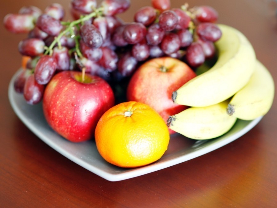 Wenn Obst zu Hause übrig bleibt, kann man leckere Smoothies, Marmelade oder Schnaps daraus machen.