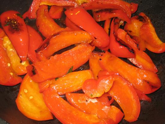 Gemüsegericht mit Paprika und Okraschoten