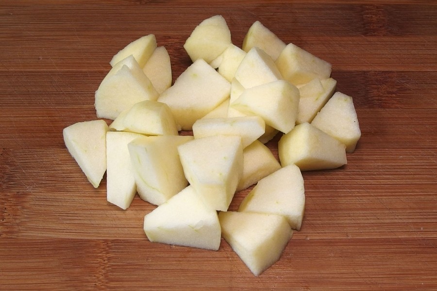 Klein geschnittene oder gehobelte Äpfel portionsweise einfrieren.