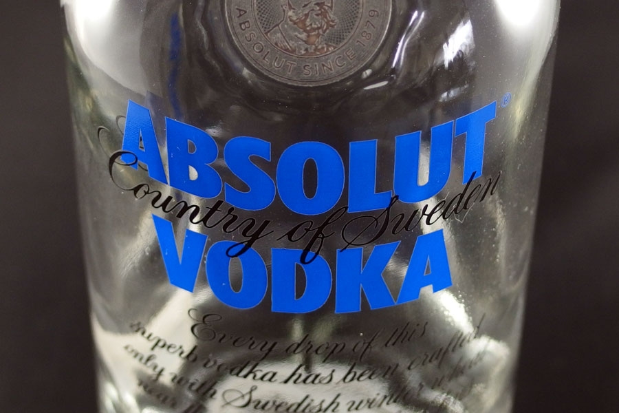 Mit verdünntem Wodka in einer Sprühflasche, kann man schlechte Gerüche entfernen.