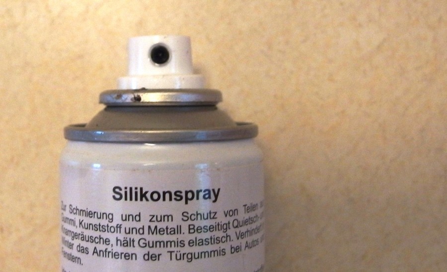 Für abgenutzte oder matte Kunststoffteile ist Siliconspray wunderbar geeignet.