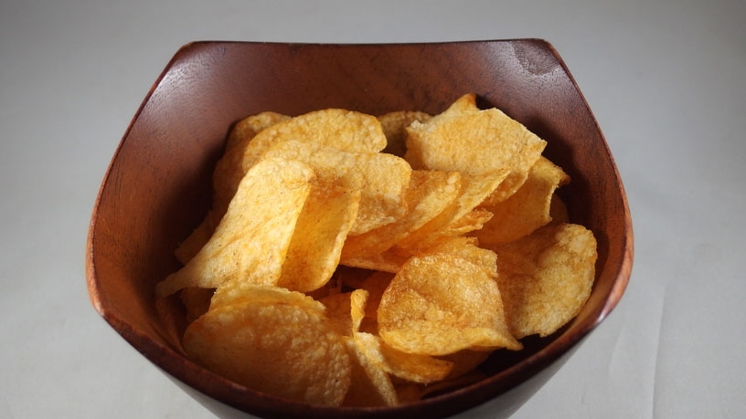 Offen stehen gelassene Chips sich im Backofen wieder "aufbacken".