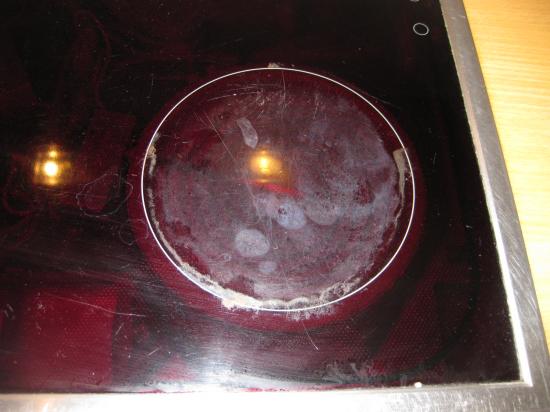Eingebranntes auf Glaskeramik Kochfeld entfernen 2