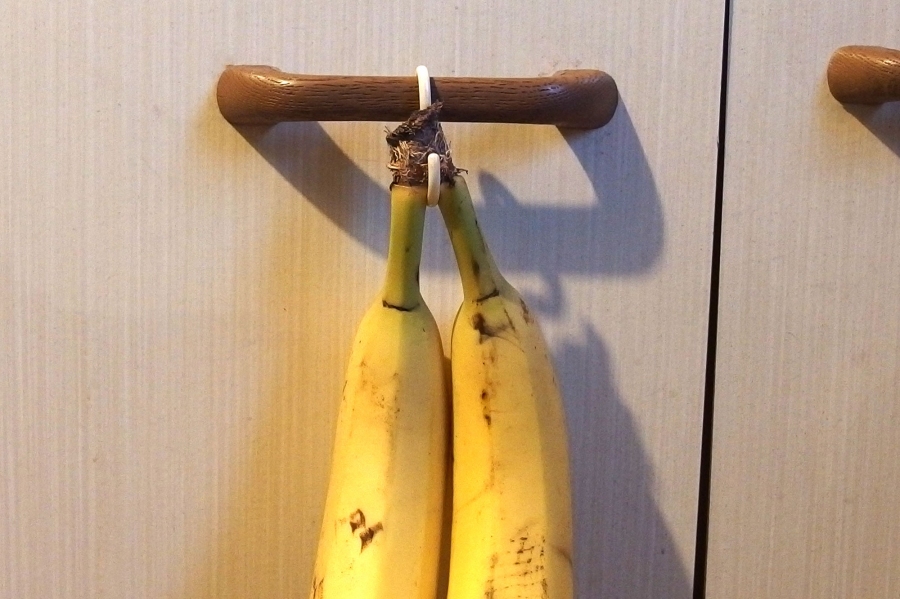 Hängt man Bananen auf, bekommen sie nicht so schnell Druckstellen.