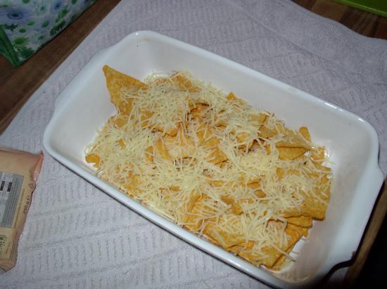 Tortilla-Chips mit Käse überbacken 1