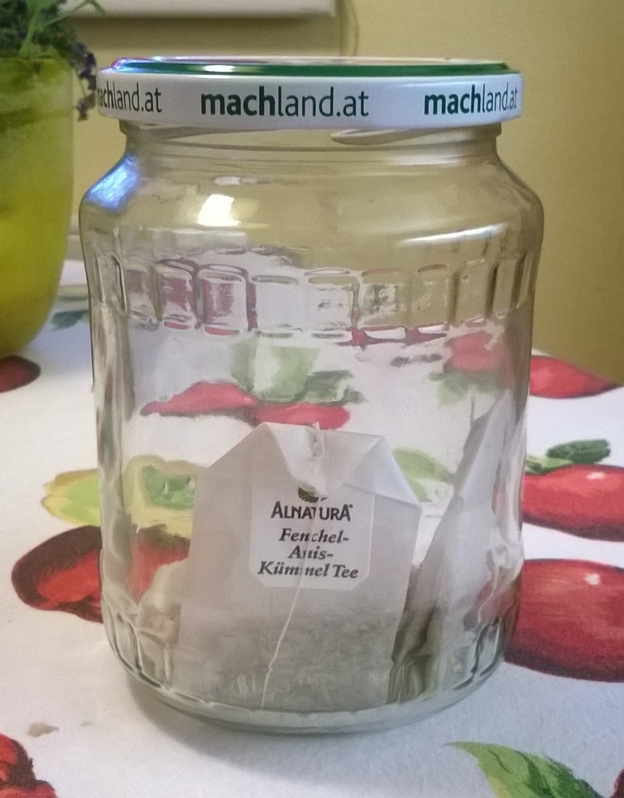 Gurkenglas für die Aufbewahrung von Teebeuteln weiterverwenden