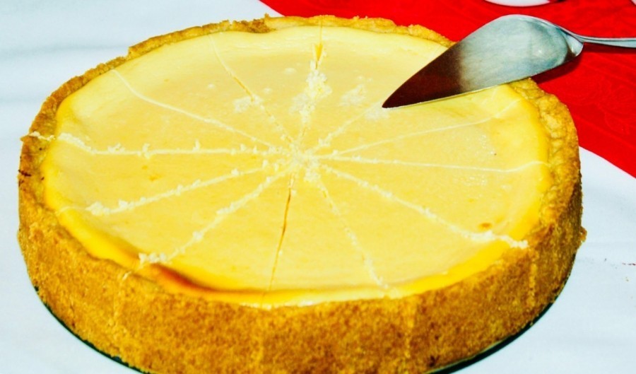 Leckerer Käsekuchen mit Orangensaft