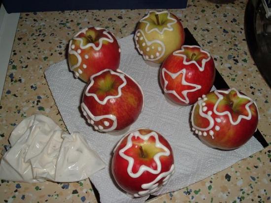 Äpfel mit Zuckerguss verzieren 2