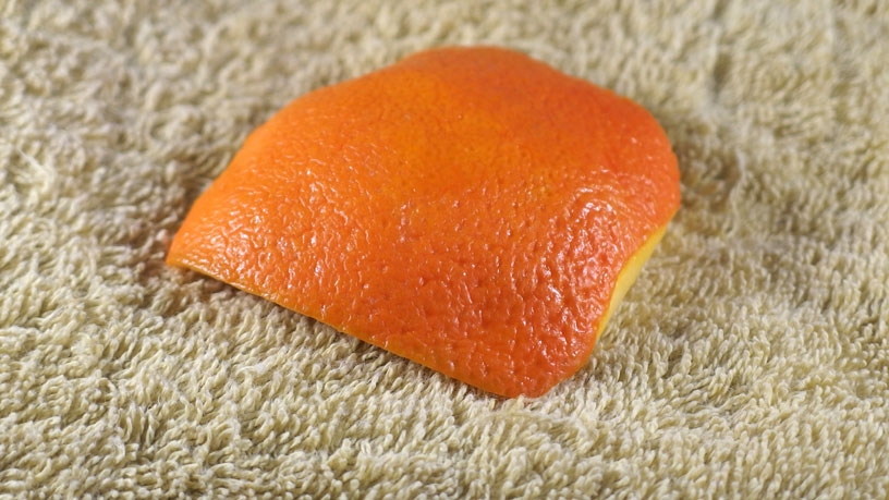Getrocknete Orangenschalen für duftende Wäsche.