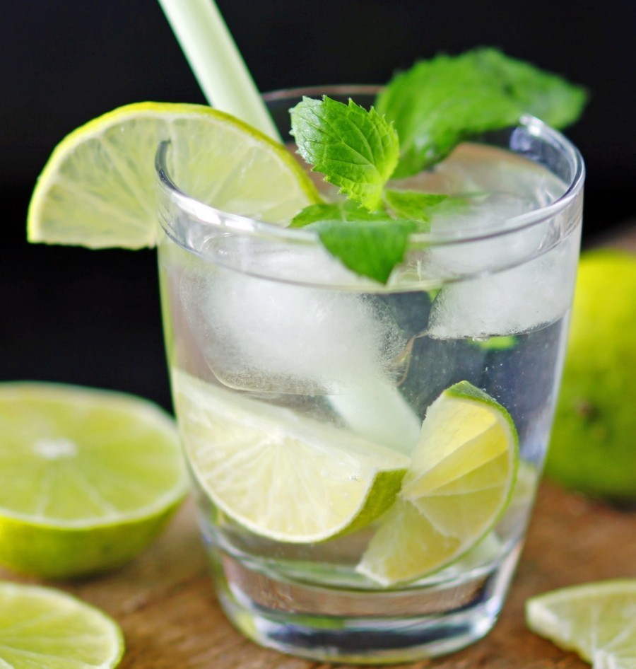 Diese selbstgemachte Limo ist ein erfrischendes Sommergetränk und kann ganz einfach zubereitet werden.