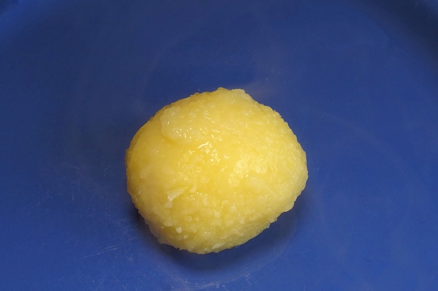 Gekochte Kartoffelknödel: Kartoffelknödel selber machen - ganz einfach.