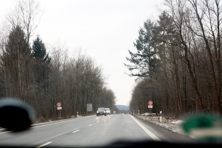 Ein Spartipp für Sprit: Landstraße/Bundesstraße statt Autobahn nutzen.