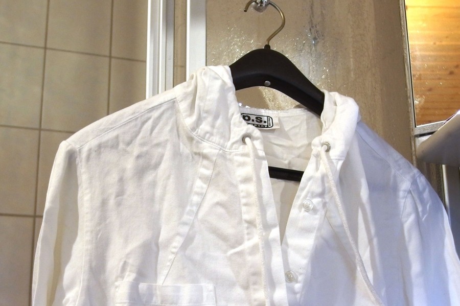 Hosen und Hemden auch ohne Bügeln glätten: Mit Heißwasserdampf.