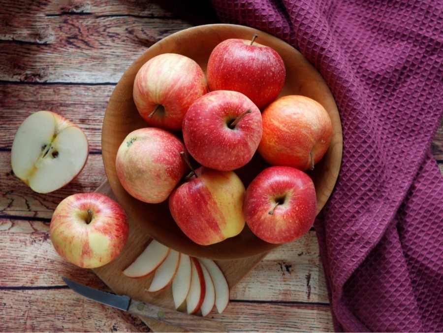 Ein altbewährtes Hausmittel gegen Durchfall: Geriebener Apfel.
Den Apfel reiben und stehen lassen bis er leicht bräunlich ist und anschließend essen. 