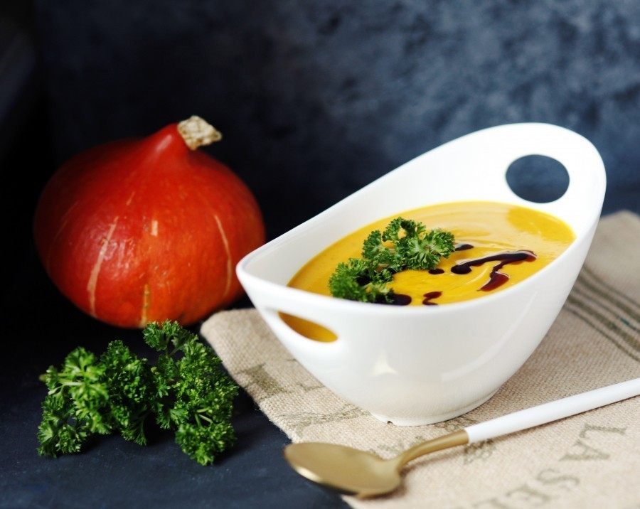 Eine leckere und außergewöhnliche Kürbis-Gemüse-Suppe mit Sekt für zwei.