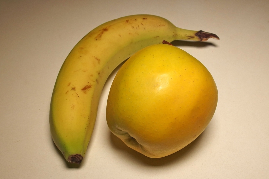 Aus Apfel, Banane, Sojamilch, Haferflocken und Honig kann man einen leckeren Frucht-Shake zaubern.