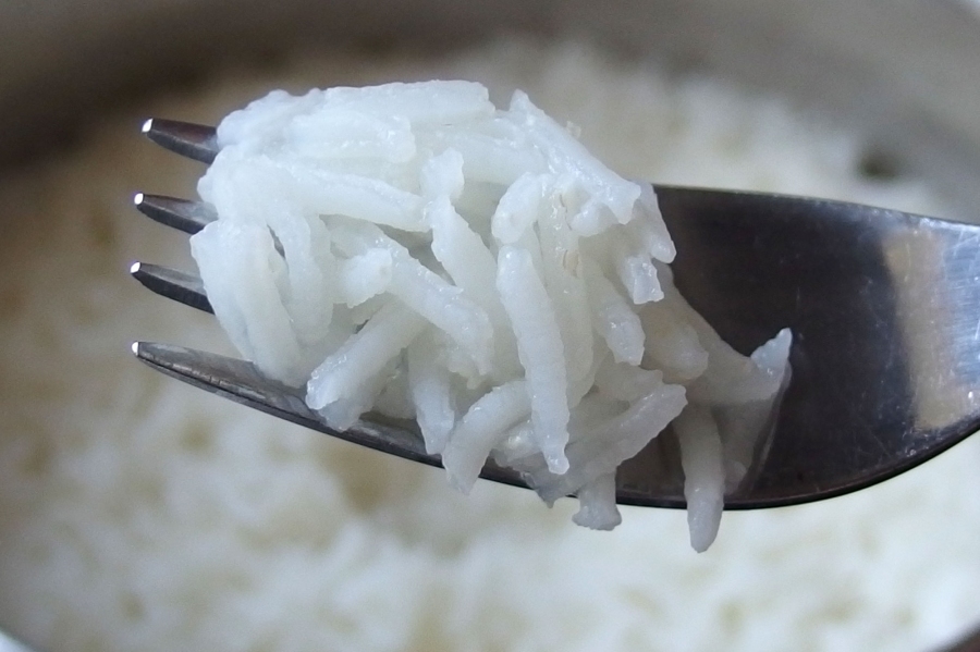 Reis gegen Sodbrennen: Eine nur sehr kleine Menge reicht bereits aus, um das Sodbrennen loszuwerden.