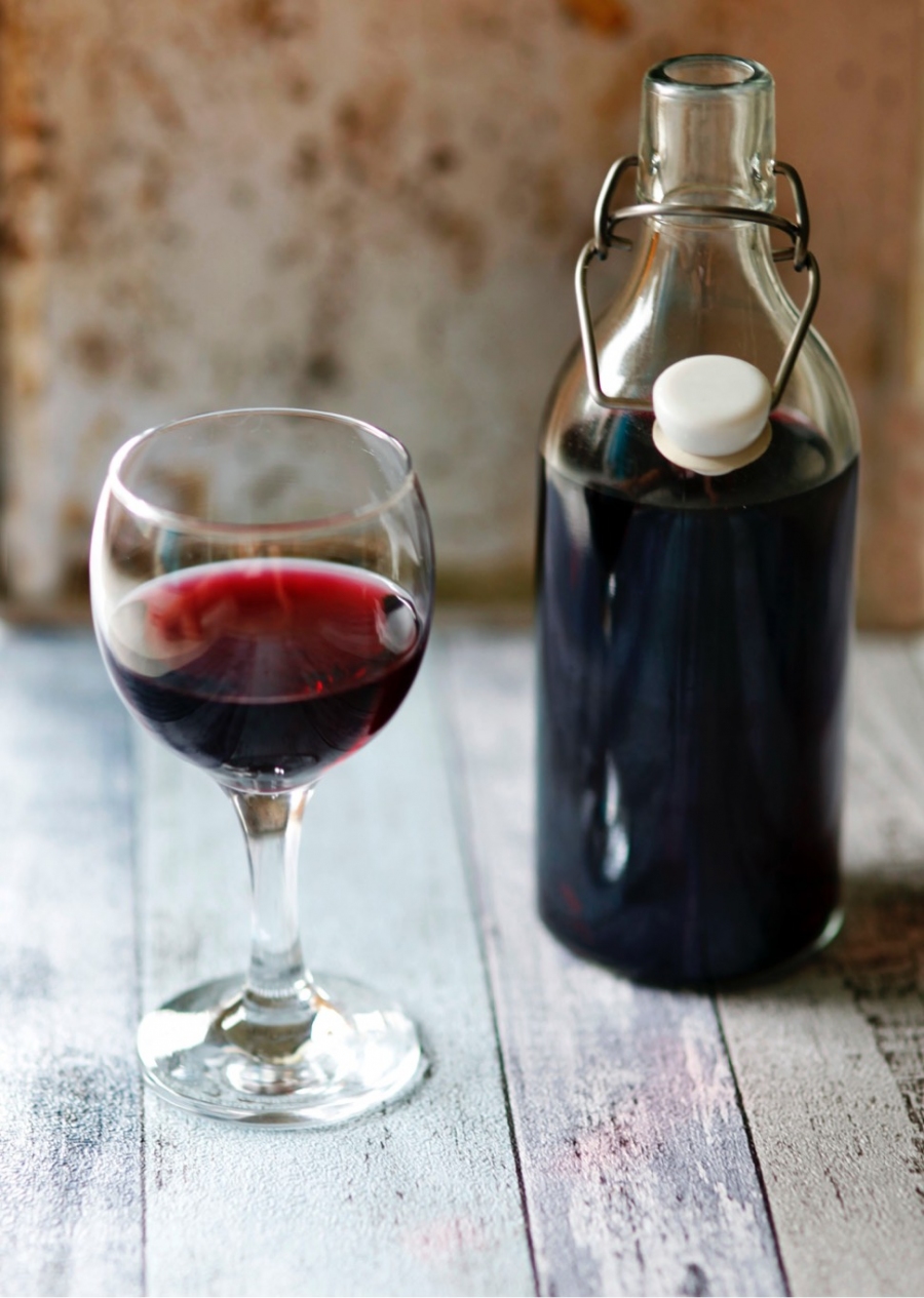 So kann man eine angebrochene Weinflasche längere Zeit aufheben, ohne dass ein Qualitätsverlust entsteht. 