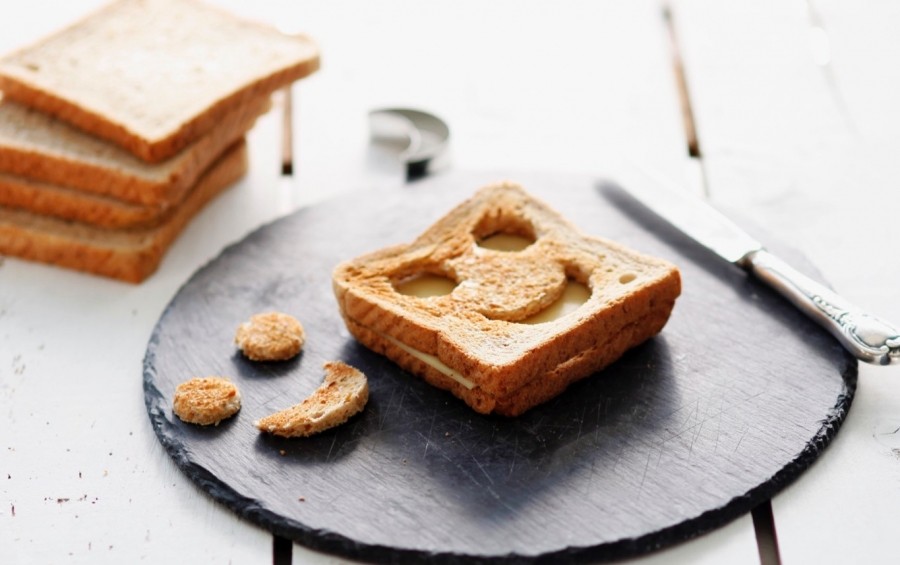 Gerade für Kinder sind diese Smiley-Toasts natürlich eine leckere Sache, denn auch das Auge isst mit.