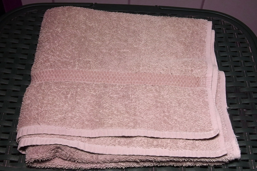 Alte Handtücher als Unterlage für den Auslauf von Nagern verwenden.