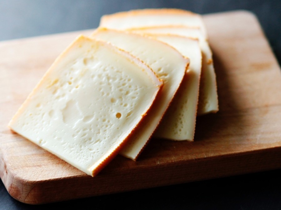 Mit diesem einfachen Trick kann man Käse und harte Butter viel einfacher schneiden.