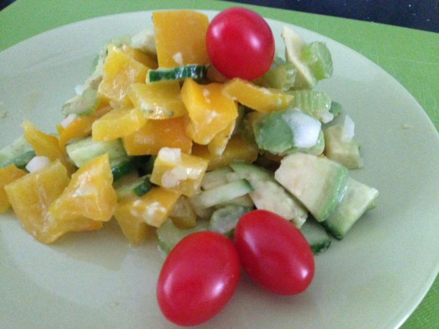 Avocado-Gemüsesalat