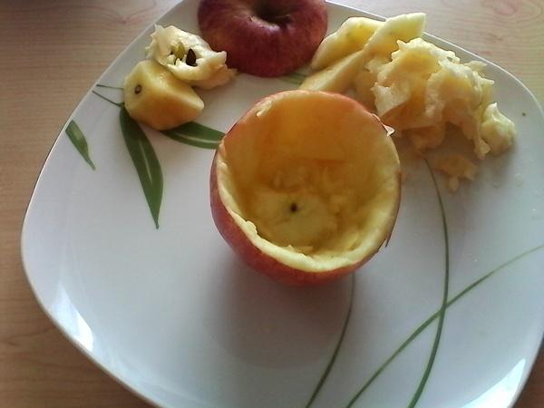 Obst im Apfel anrichten 2