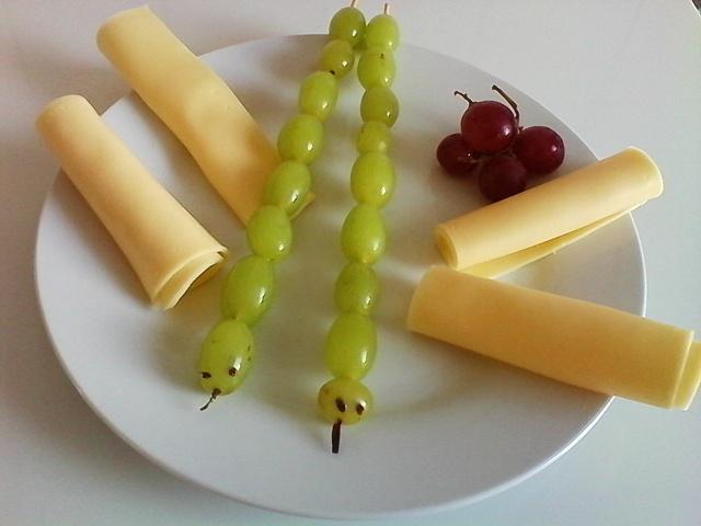 Schlange aus Weintrauben