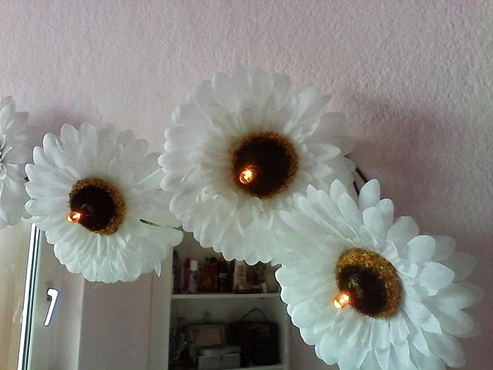 Deko-Lichterkette mit Blumen