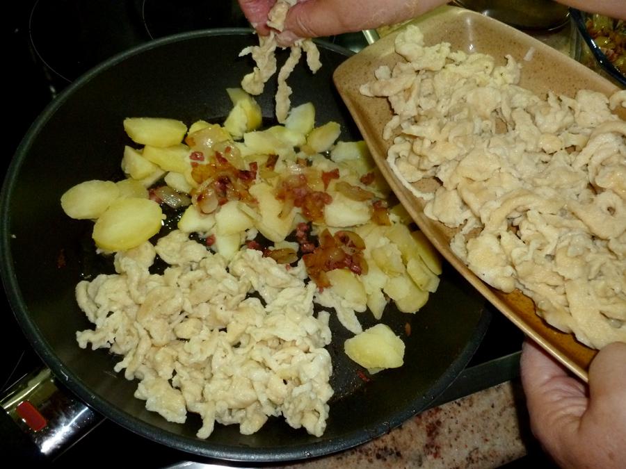Knusprige Spatzen-Kartoffel-Pfanne 5