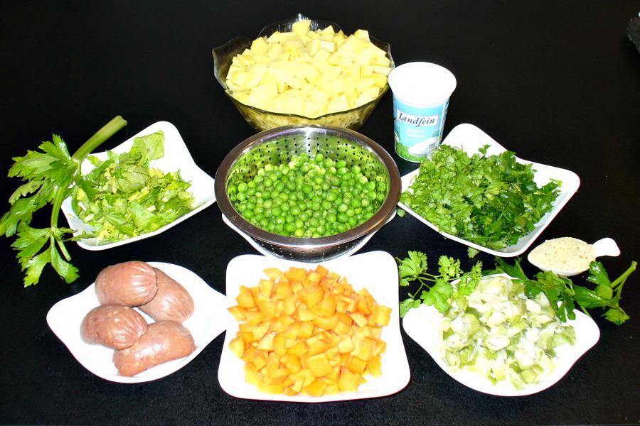 Kartoffelsuppe mit Gemüse und Knoblauchwurst 3