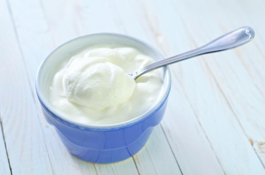 Sour Cream, ein Klassiker zu Ofen- oder Folienkartoffeln. Wir zeigen dir, wie du es selber vorbereiten kannst!
