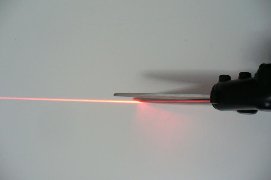 Schneiderschere mit Laserschittführung