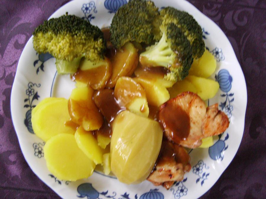 Safrankartoffeln Brokkoli und Hühnerbrustfilet