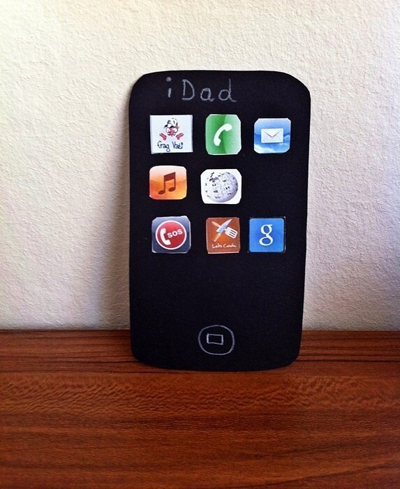 Vatertagskarte für die modernen Väter, über die sich sicher jeder iPhone-Besitzer freuen wird.