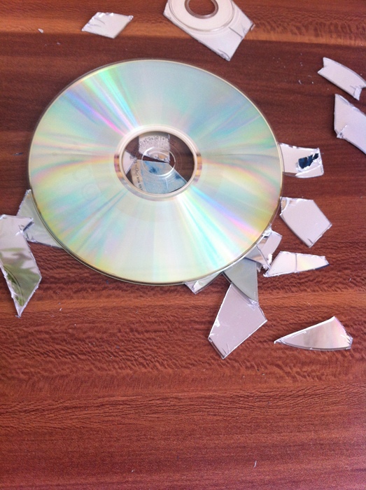 Bilderrahmen aus Pappe und alten CDs 6