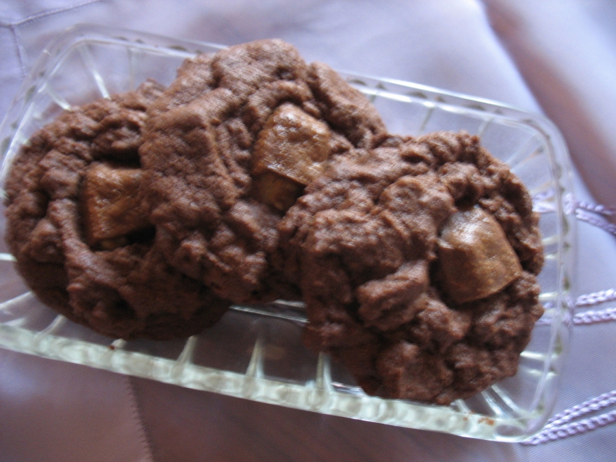 Knusprige Schoko-Cookies mit Snickers 8